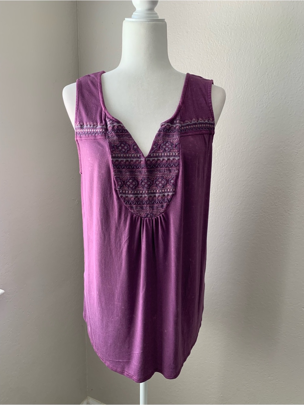 Knox Rose Purple Embroidered V-Notch Tank